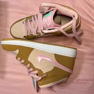 Air Jordan 1 Mid “Lola Bunny” Hare Jordan